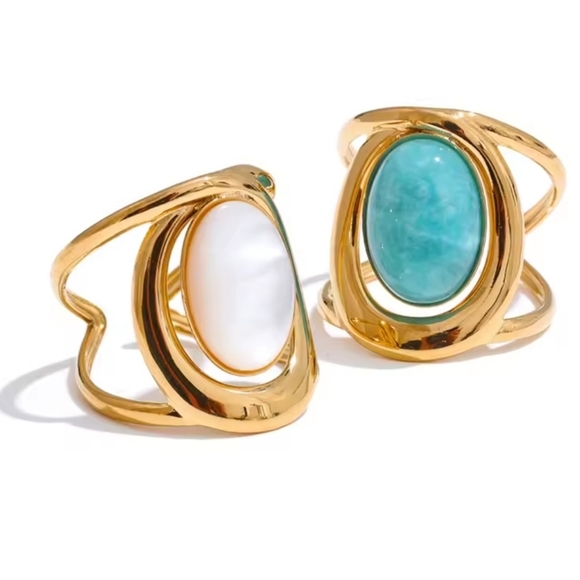 Gold Ring with Turquoise Stone - Picture 5 of 5